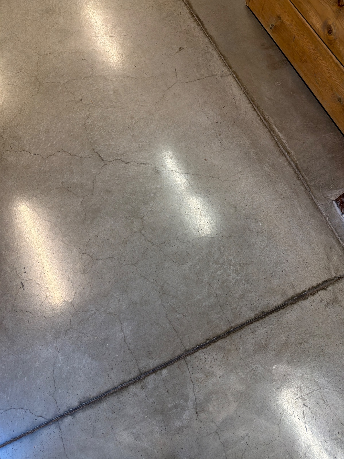 Afwerking betonnen vloerplaat (magazijn/binnen) - grijs